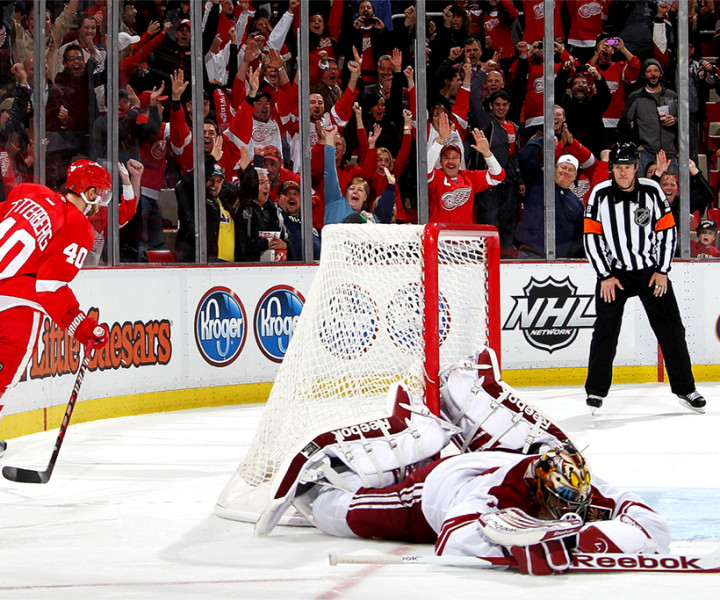 DETROIT, MI - JANUARY 12:  Henrik Zetterberg #40 of the Detroit Red Wings scores the game winning goal in a shootout on Mike Smith #41 of the Phoenix Coyotes during an NHL game at Joe Louis Arena on January 12, 2012 in Detroit, Michigan. Wings win 3-2 in shootout. (Photo by Dave Reginek/NHLI via Getty Images)